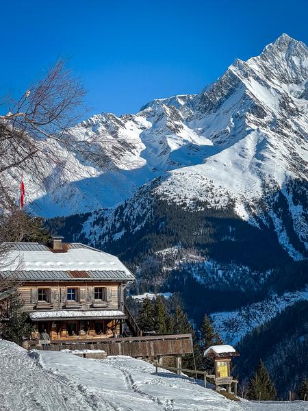 Auberge de Colombaz en hiver aux Contamines Montjoie