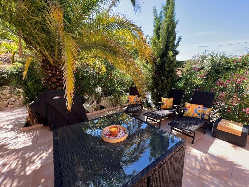 Terrasse Ombragé  BBQ plancha Grill WEBER gaz compris 100% PRIVEE