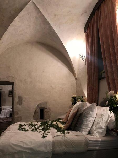 Chambre de la suite nuptiale : Chambre de la suite nuptiale :