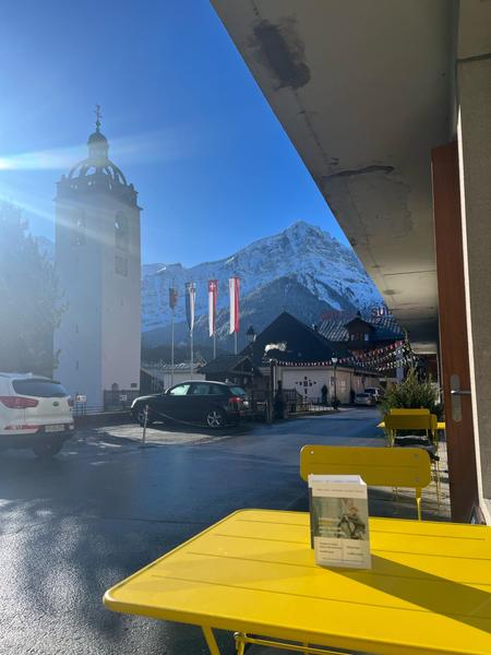 Experience Champéry Café.Bar.Showroom