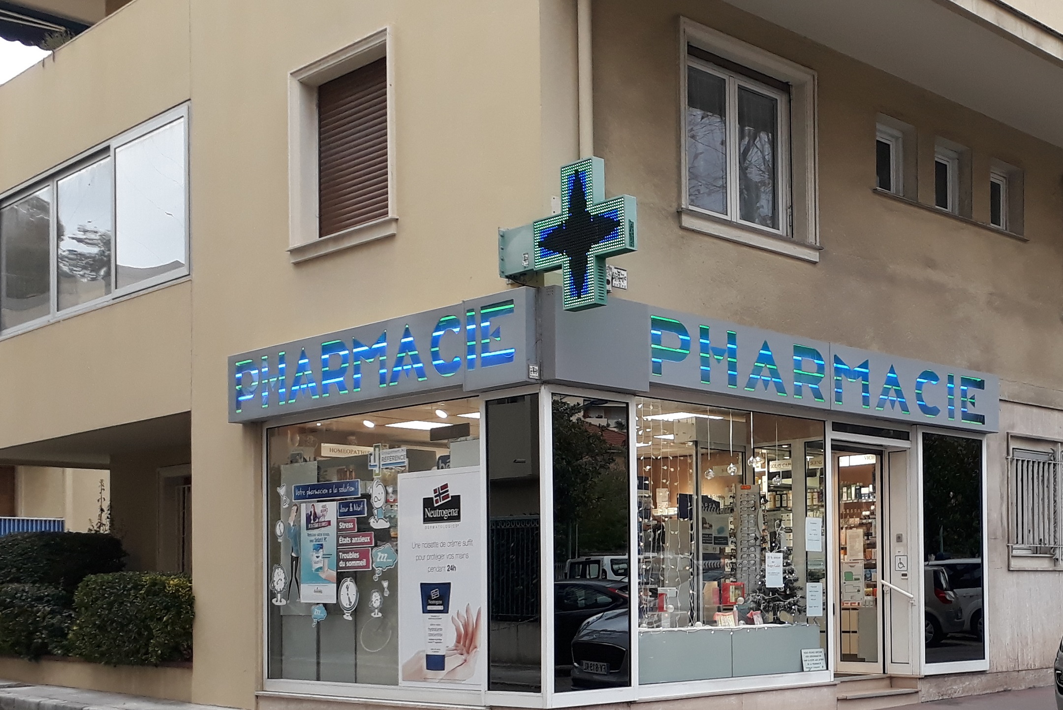 Entrée de la pharmacie Alessandra