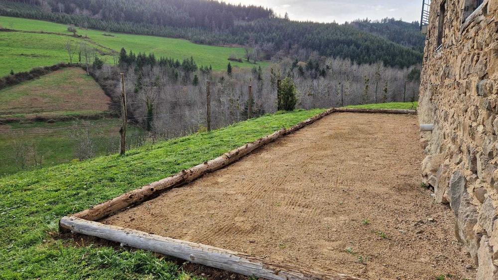 Gîte du Grand Peisselay à VALSONNE (Rhône - Beaujolais Vert) : le terrain de boules