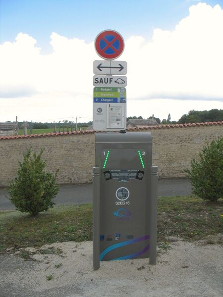 Borne de recharge pour voiture électrique MObiVE