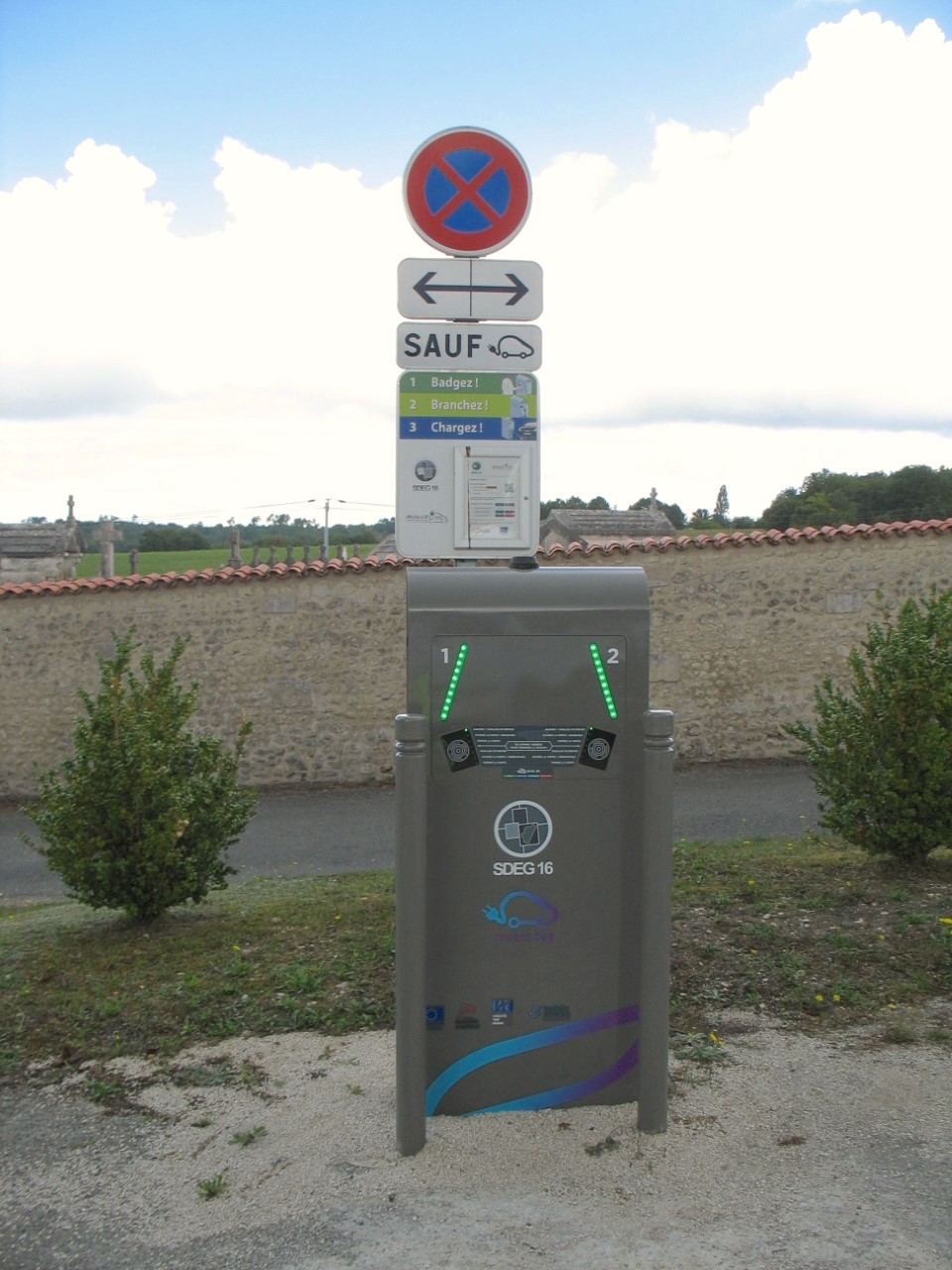 Borne de recharge pour voiture électrique MObiVE