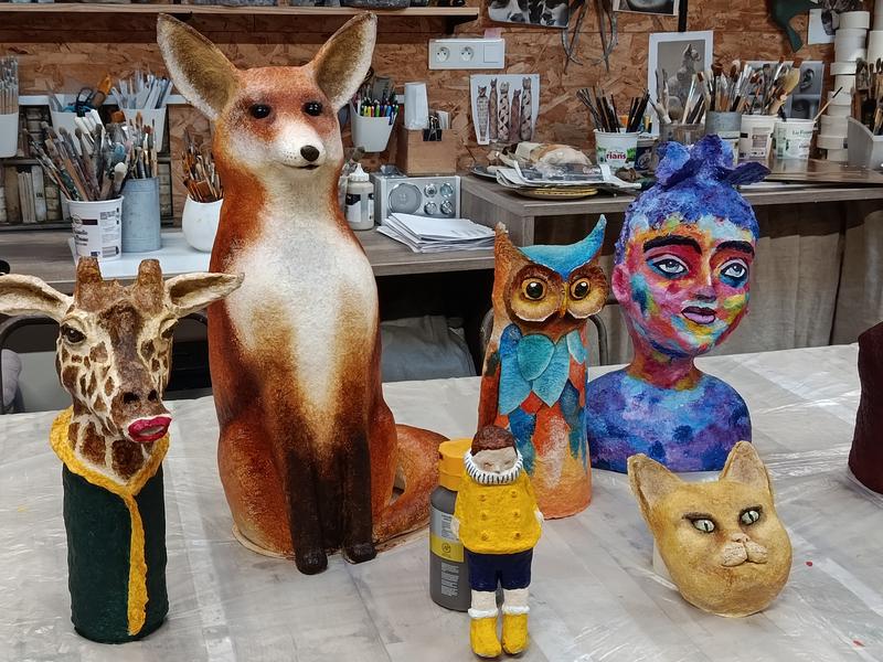 Stage collectif de peinture sur modelage en papier mâché_Les Avenières Veyrins-Thuellin