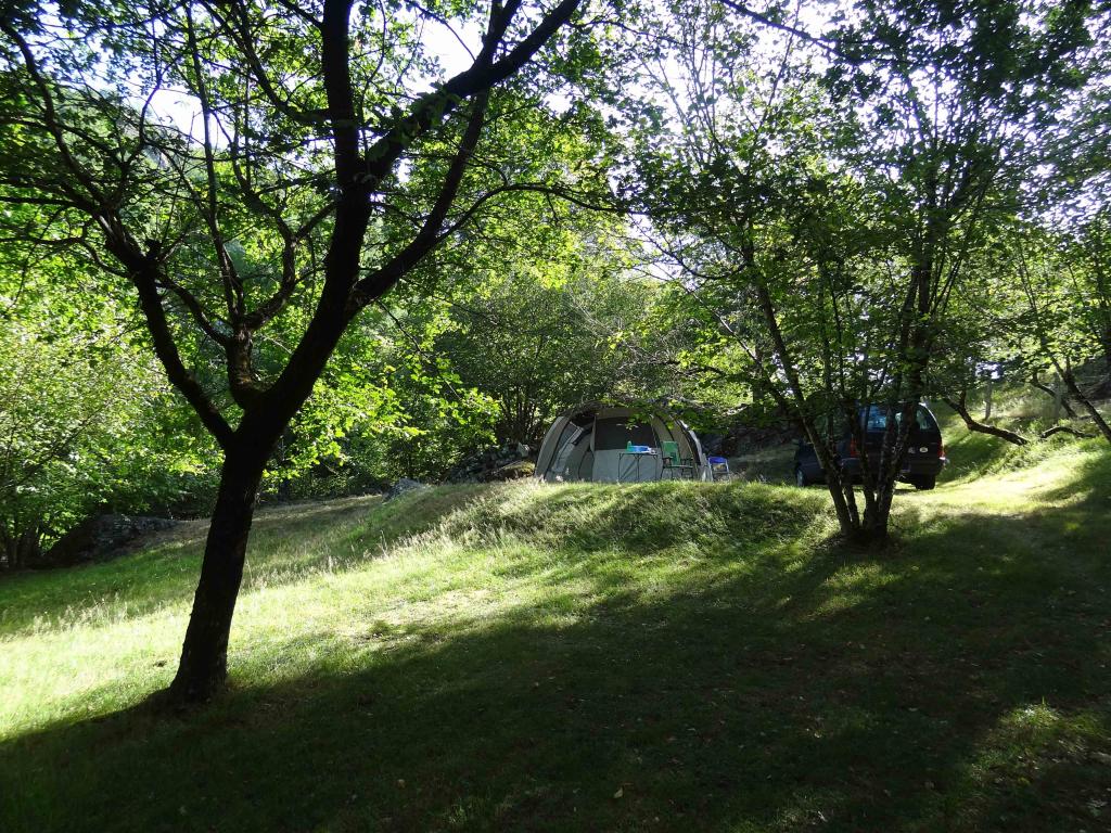 Emplacement + aire de service - Camping de l'écureuil