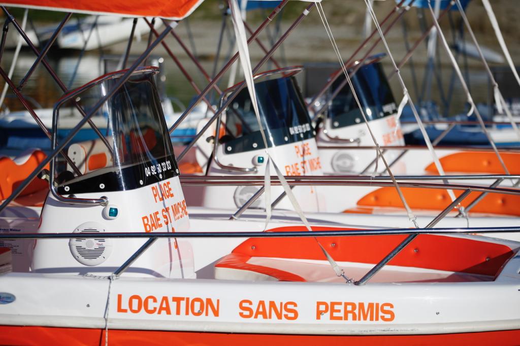 Motorboat rental - Baie Saint Michel beach
