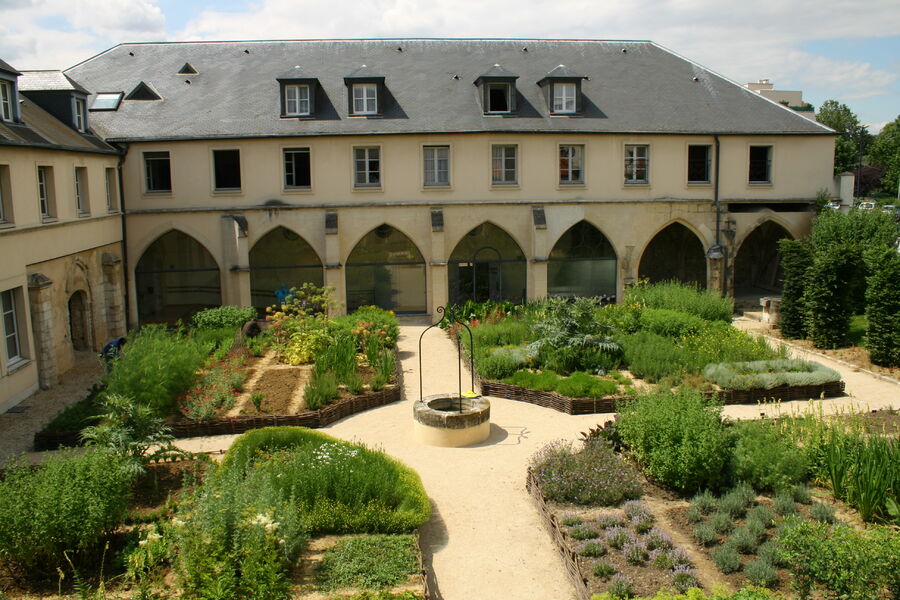 Jardin du Cloître et vestiges de l'abbaye