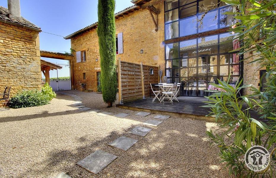 "La Maison de Fanny" à Jarnioux - Porte des Pierres Dorées dans le Beaujolais - Rhône. 