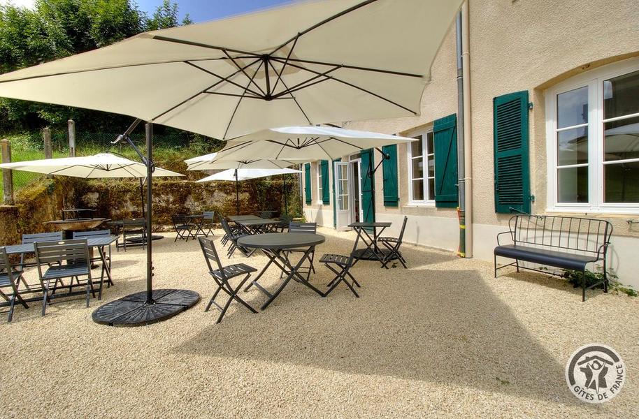 Grand Gîte avec piscine - 34 personnes et 11 chambres \