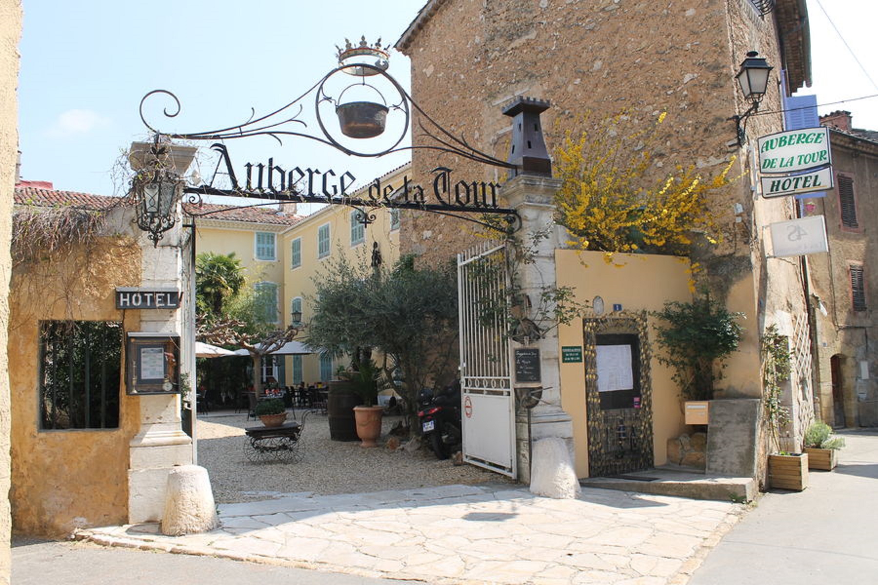 Hôtel l' Auberge de la Tour