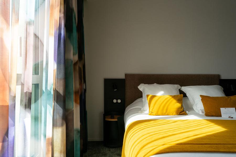 Le lit d'une chambre