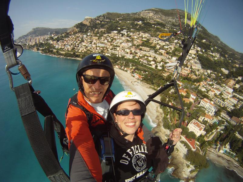 Atterrissage parapente sur la plage de Roquebrune-Cap-Martin