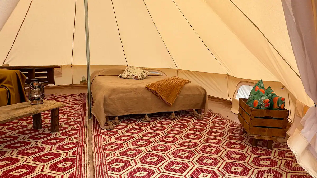 lit dans un tipi