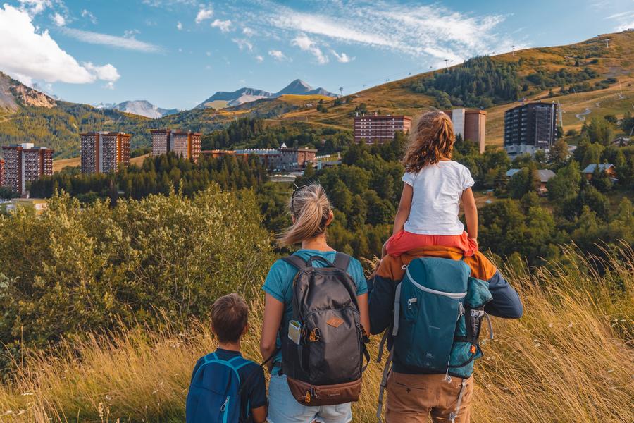 Image ©CorbierTourisme_E23_Randonnée en famille (10)