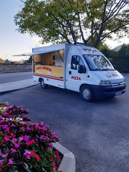 Camion - place des chrysanthèmes - Cruas