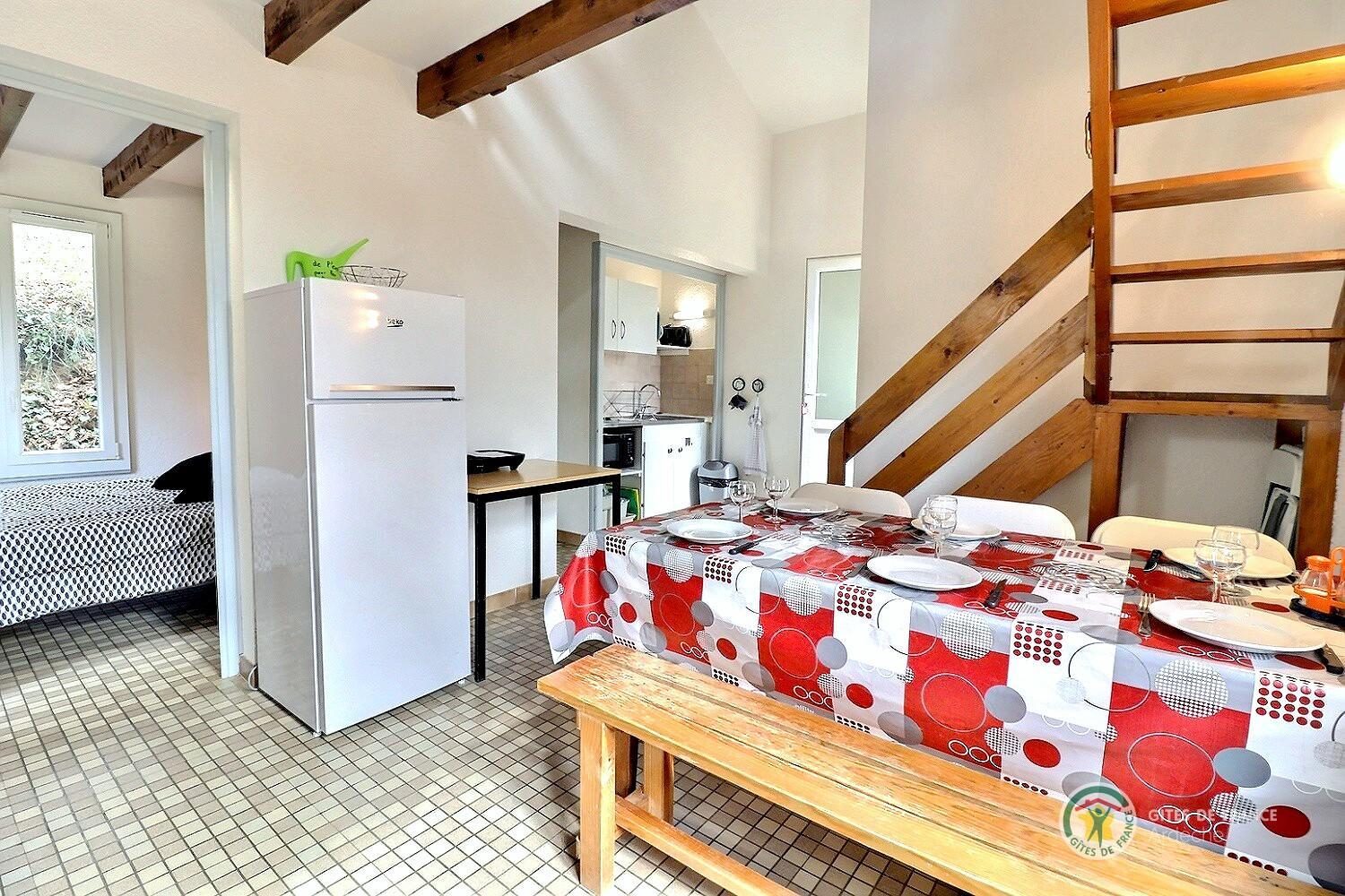 L'espace repas et le coin cuisine