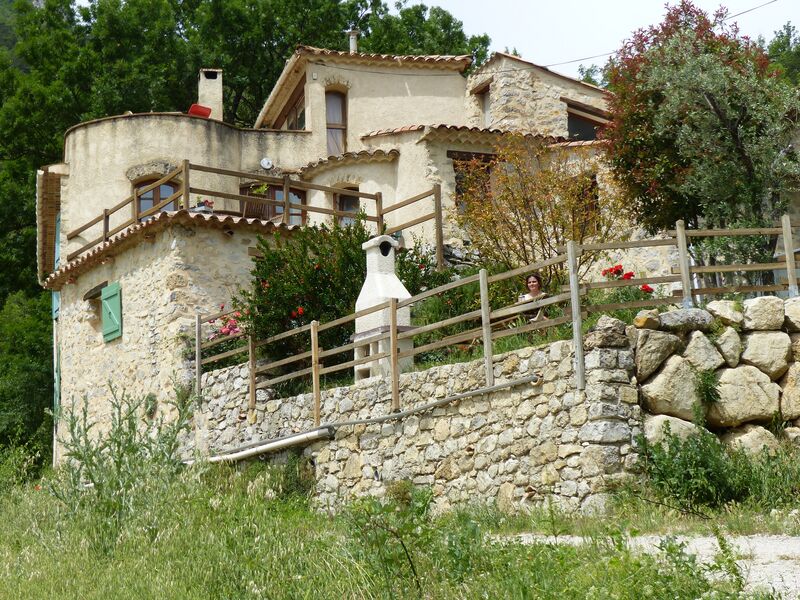 barbecue à coté piscine