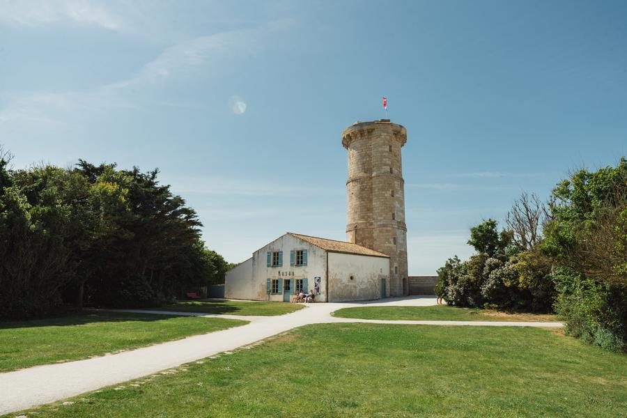 La Vieille Tour depuis le parc