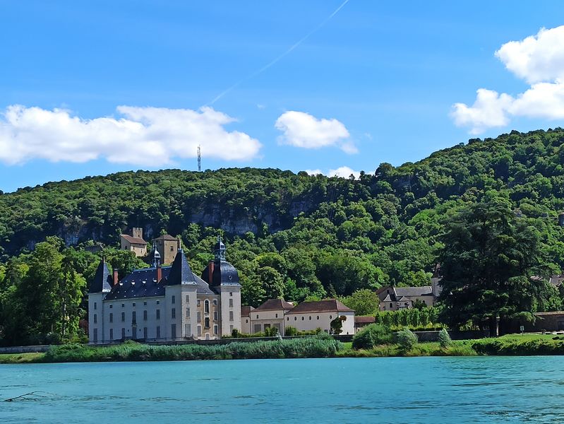 Château de Vertrieu et le Rhône