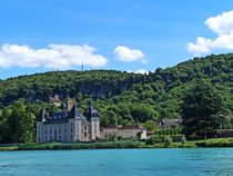 Photo : Point de vue : château de Vertrieu sur la Viarhôna