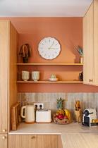 Espace petit-déjeuner avec bouilloire, grille-pain et cafetière Nespresso