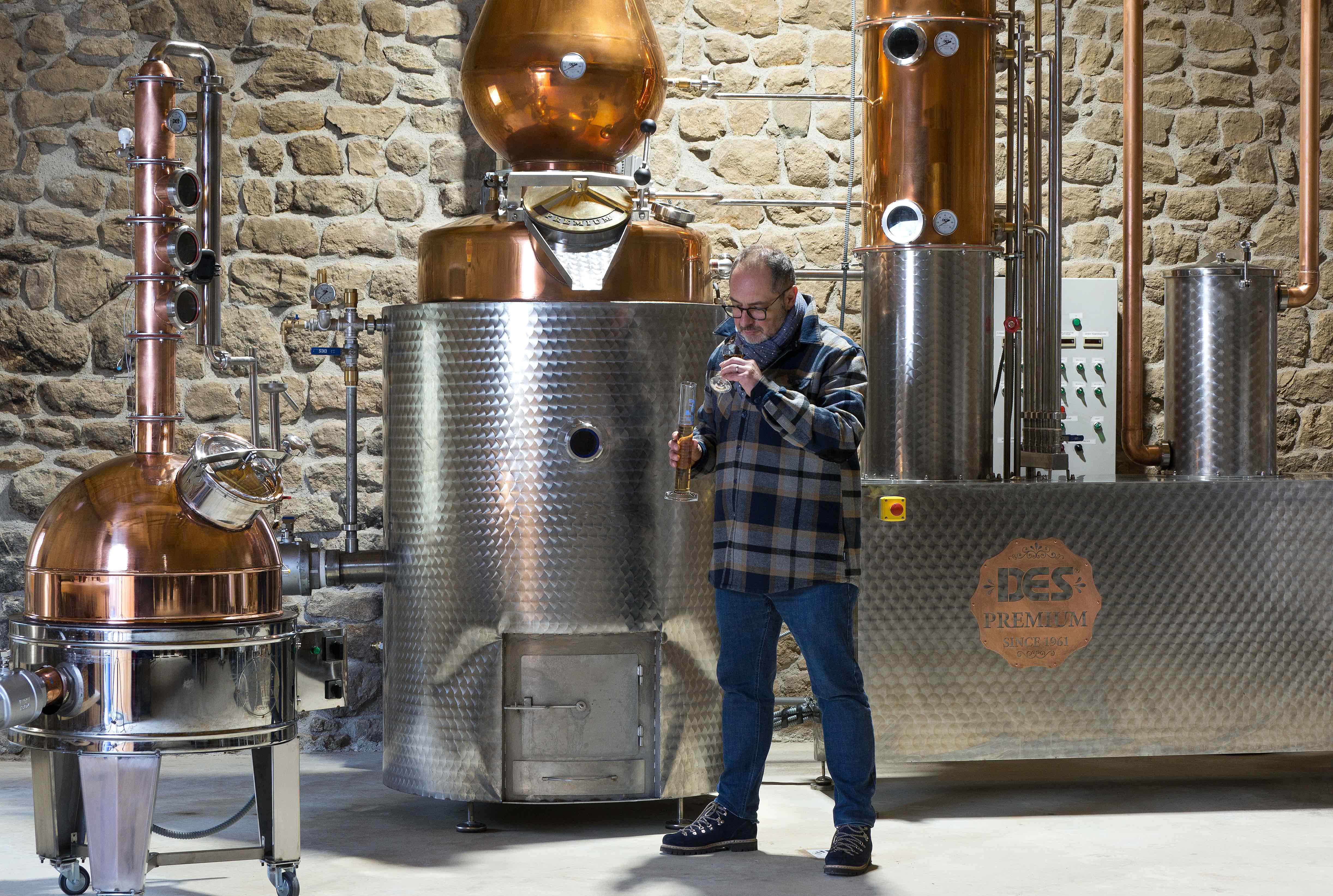 Distillerie en terre volcanique : visite et dégustation