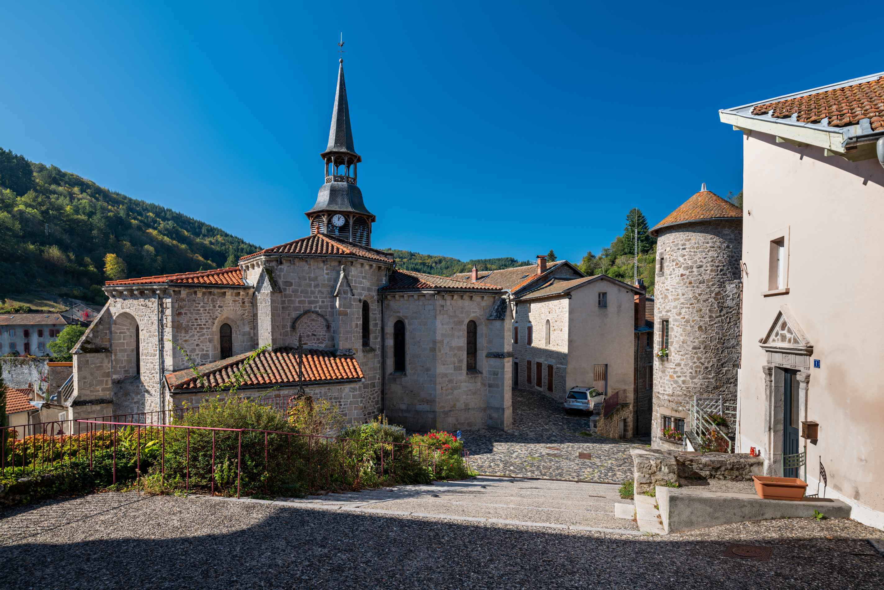 Visite guidée d'Olliergues, entre pittoresque et modernité