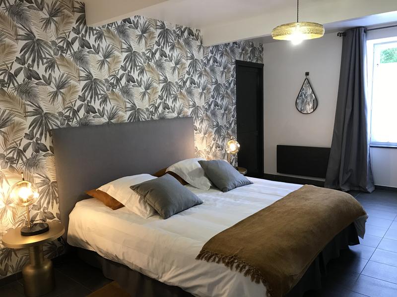 Chambre avec lit double