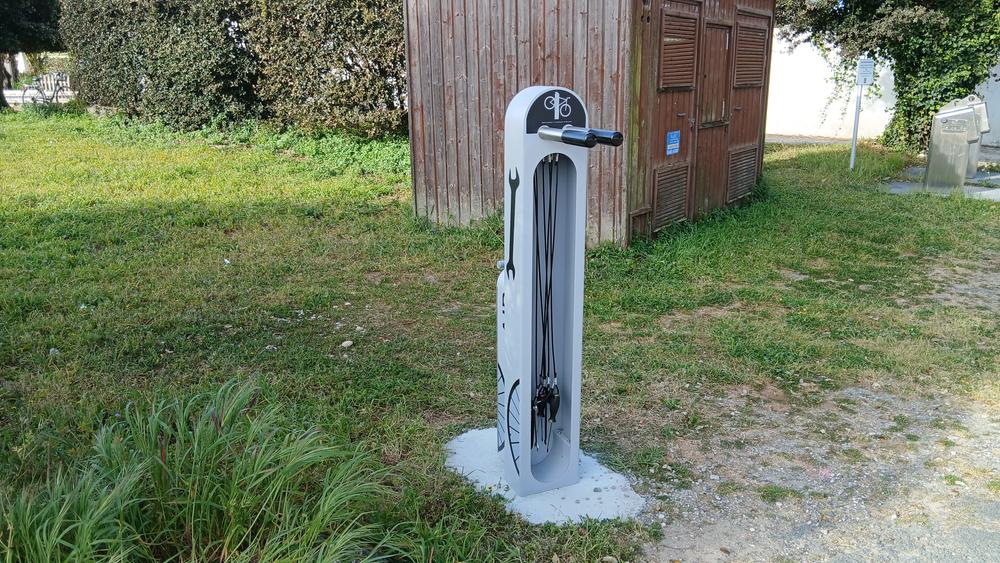 Borne de réparation vélos - Le Martray