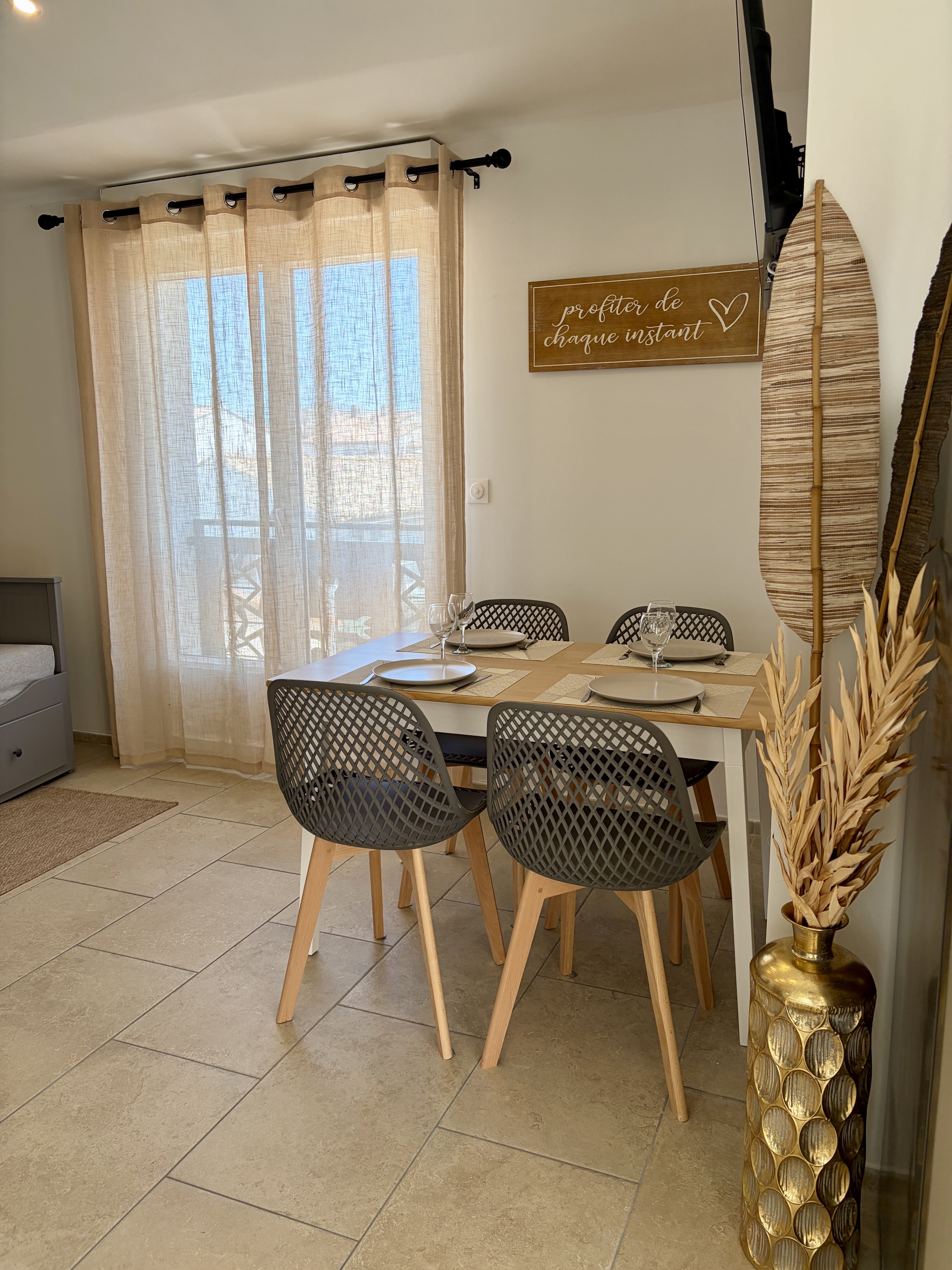 OASIS 404  Salle a manger