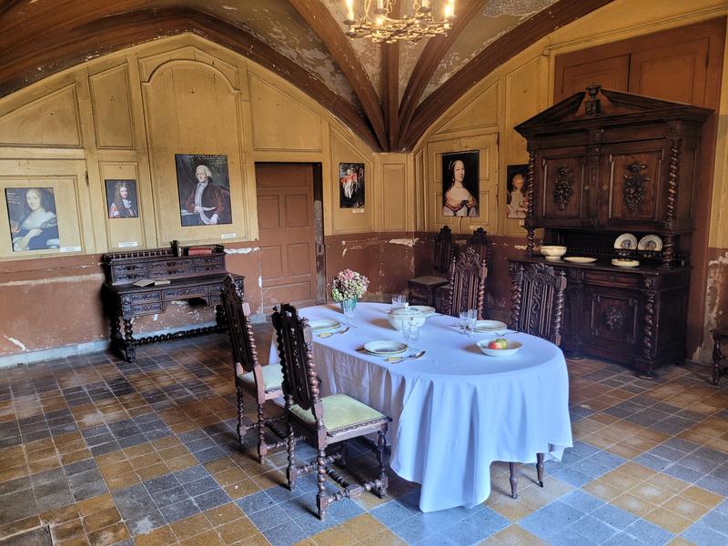 Chateau Arthaudiere Salle a manger.jpg