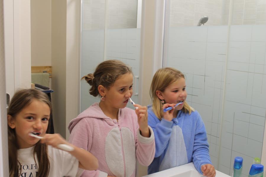 Avec mes copines dans la salle de bain Avec mes copines dans la salle de bain