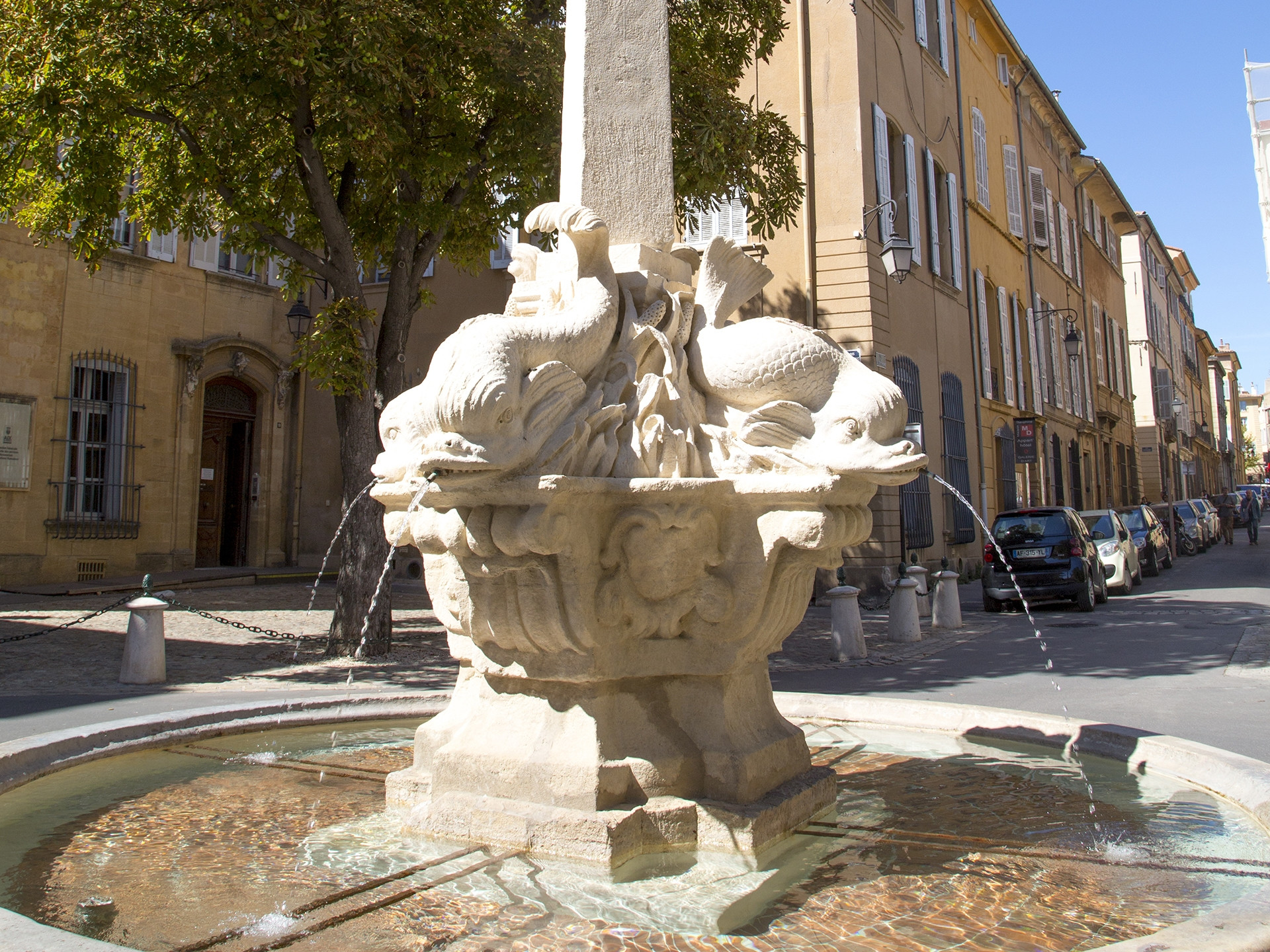 Fontaine des Quatre Dauphins