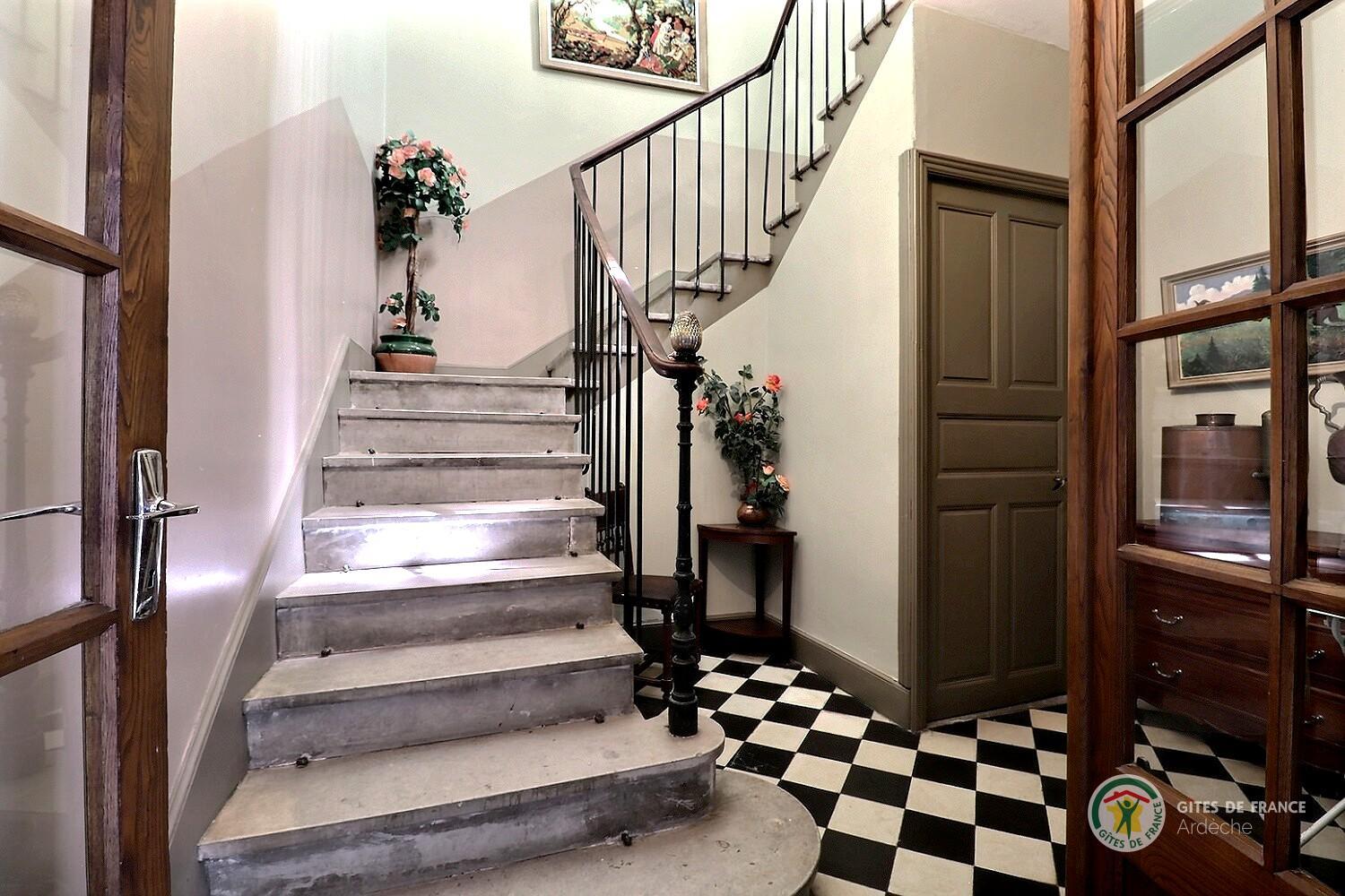 Escalier menant au second niveau