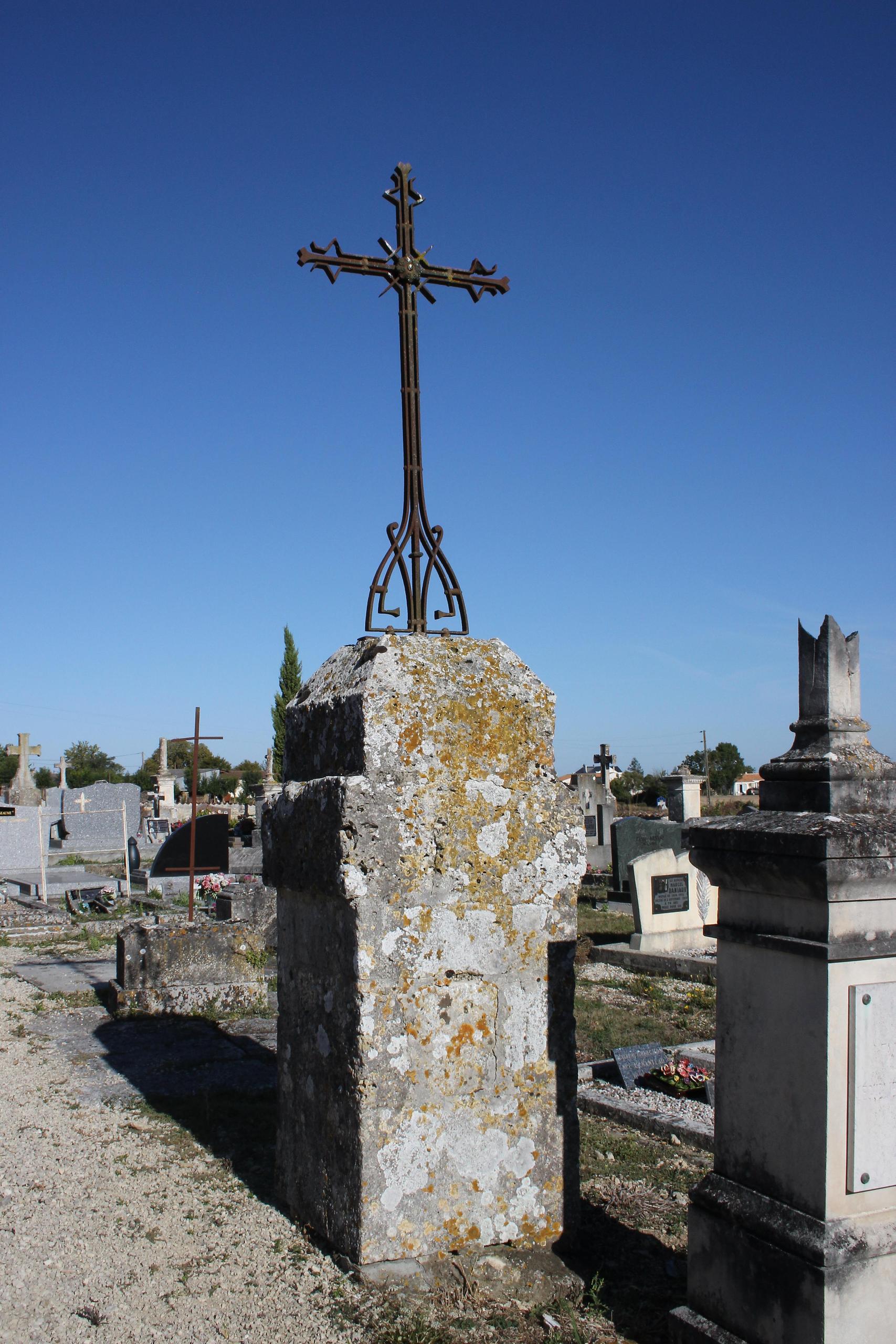 La croix de cimetière