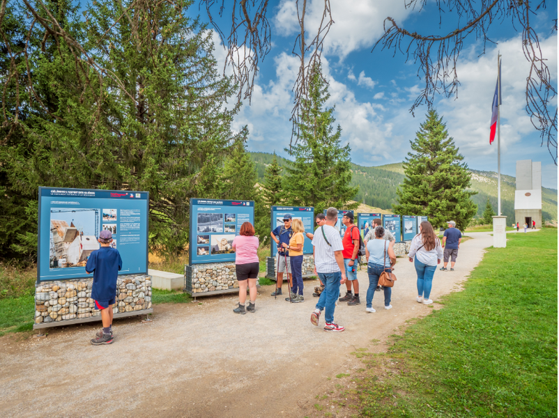 Visiteurs expo monument