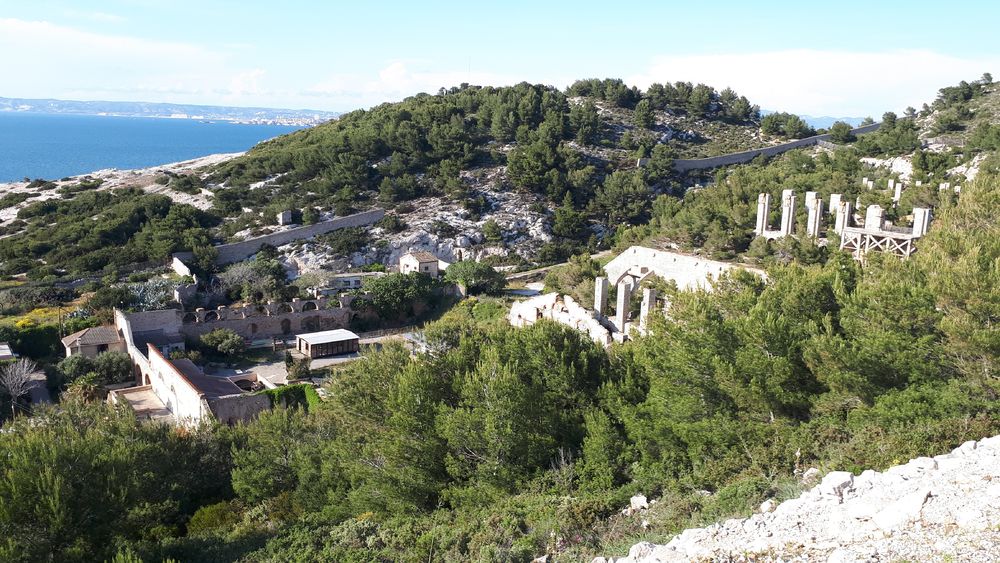 Vue du massif  de Marseilleveyre