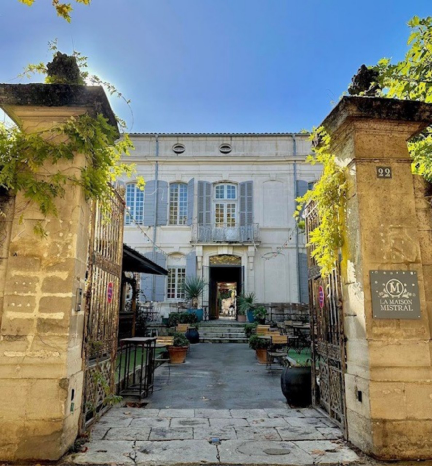 Maison Mistral, Bistrot les Pieds dans l'eau - photo 3