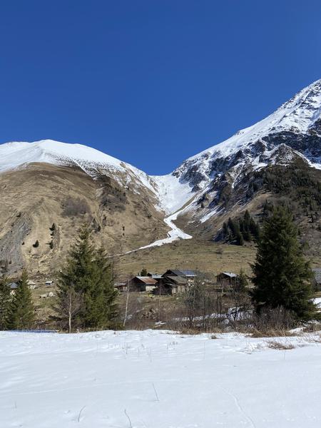 Col de Tricot au printemps, encore enneigé