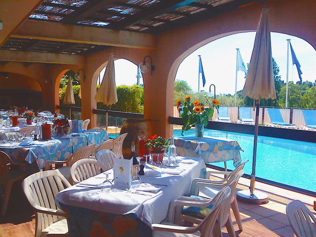Terrasse restaurant piscine