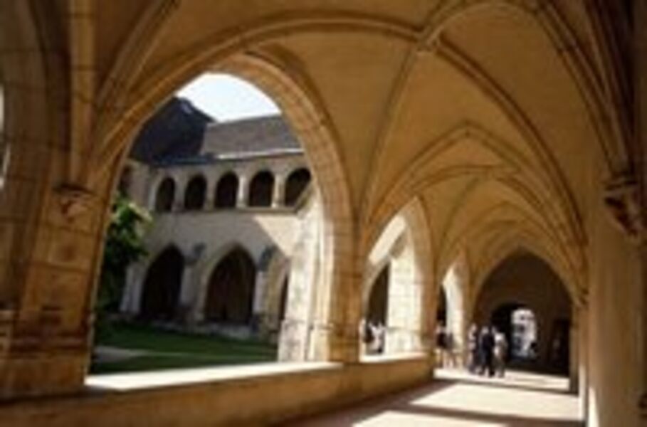 Route de la Bresse Cloître du Monastère Royal