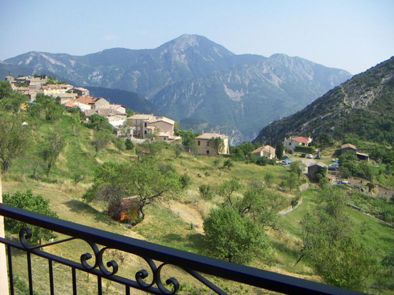 Gîte Les Ecureuils d'Utelle-Vue depuis le gîte-Utelle-Gîtes de France des Alpes-Maritimes