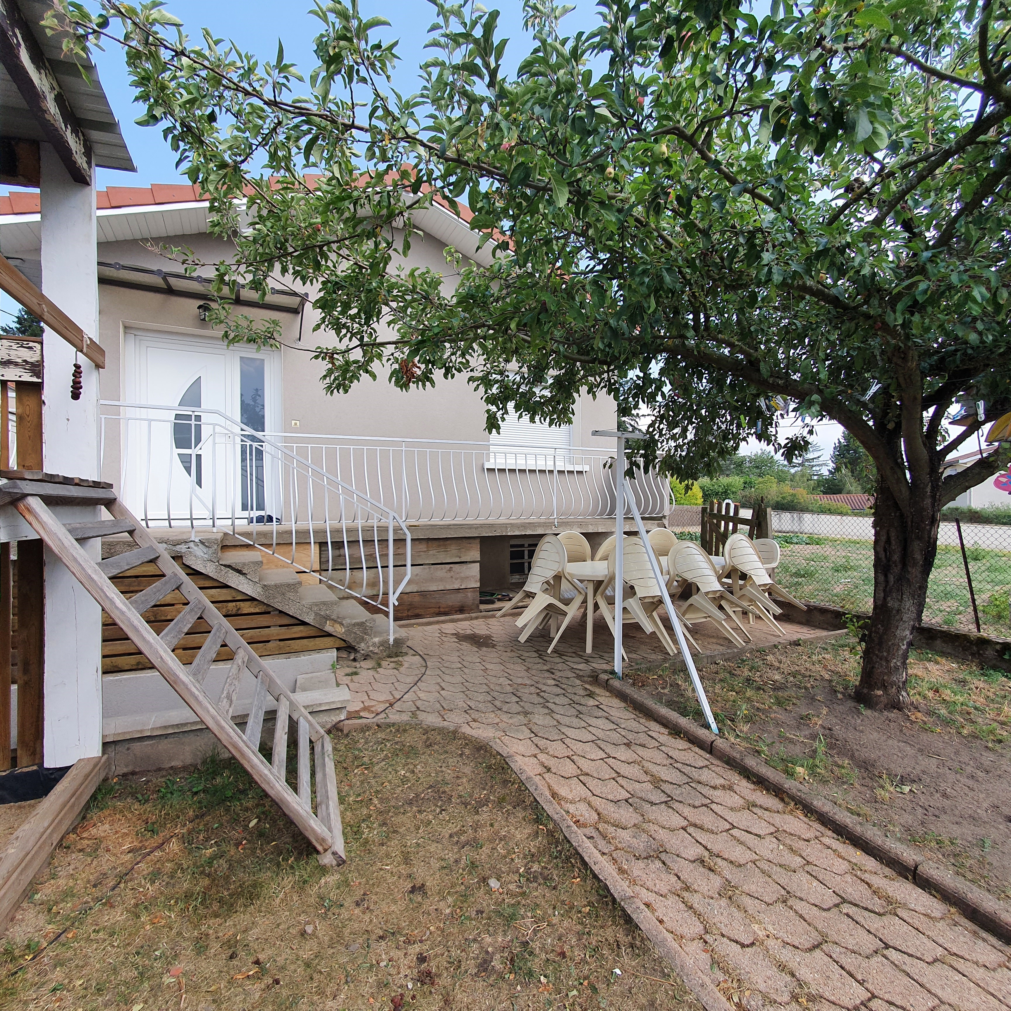 Le jardin et son espace repas