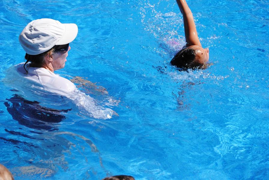 Cours de natation pour les enfants au CNPA de La Flotte