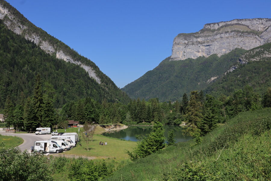 Aire de stationnement camping-cars au lac de Thuy à Thônes