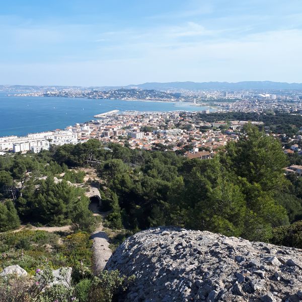 Vue du massif  de Marseilleveyre