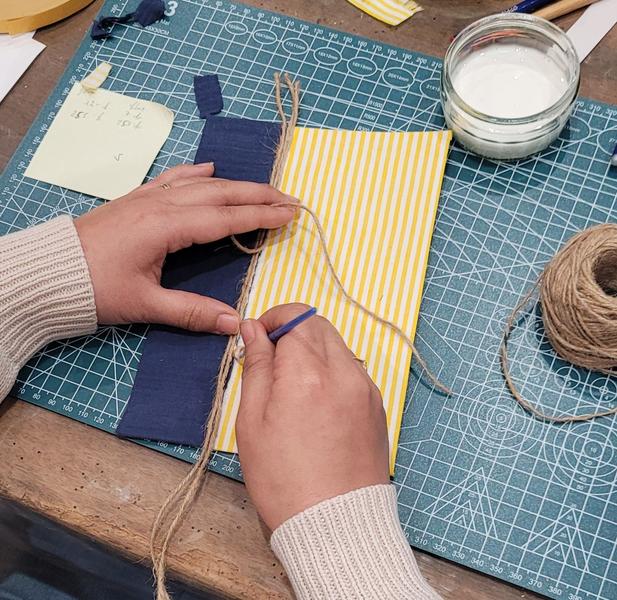 Atelier carnet en tissu avec reliure japonaise