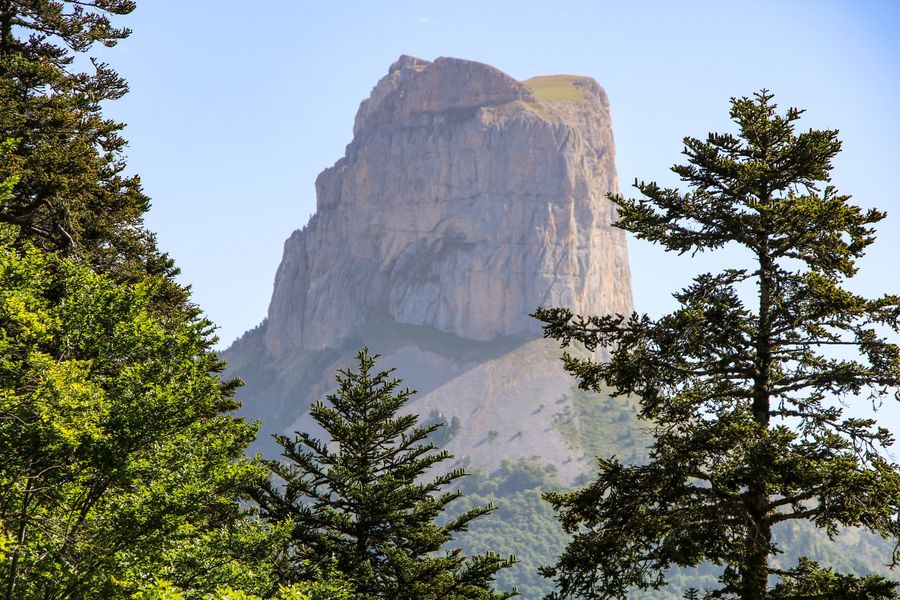 Sur la montée au pas
