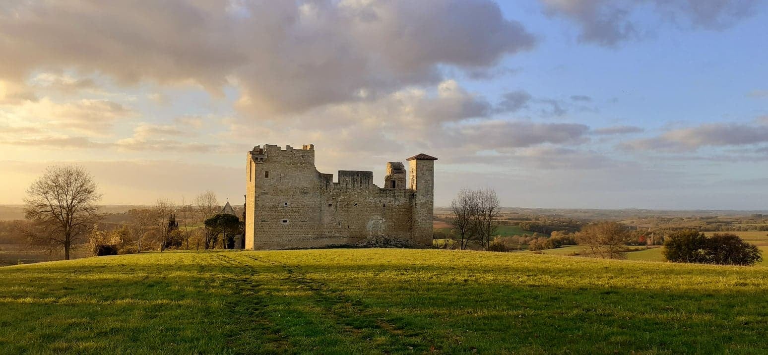 Vue sur le château de Lagardère